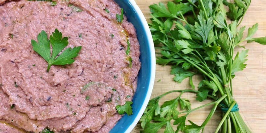 Hummus di fagioli e barbabietola