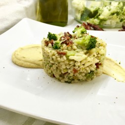 Sorgo ai pomodori secchi e cavoli con crema di ceci