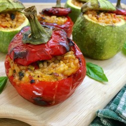 Zucchine e peperoni ripieni d’orzo