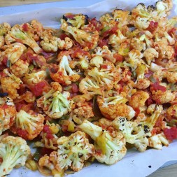 Cavolfiore al forno con porro e pomodoro