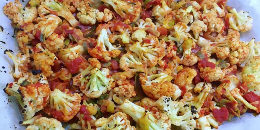 Cavolfiore al forno con porro e pomodoro