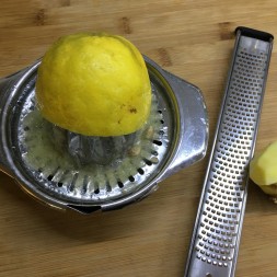 Aggiungiamo limone e zenzero