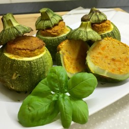 Zucchine ripiene di ceci e carote