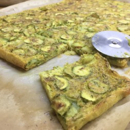 Torta di ceci con zucchine e curry