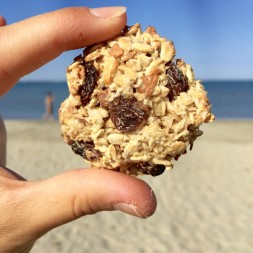 Biscotti di avena, mandorle e uvetta